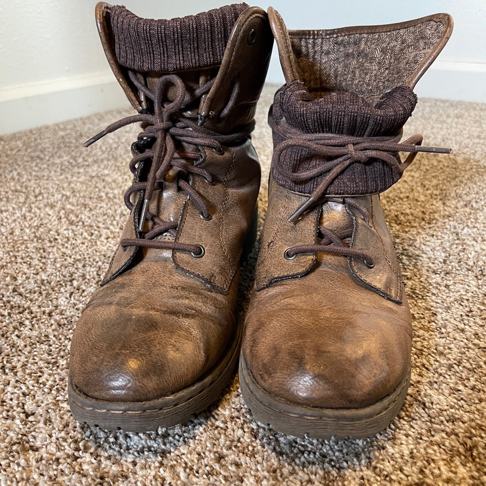 B.O.C. Boot with cute sweater-style convertible cuffs!